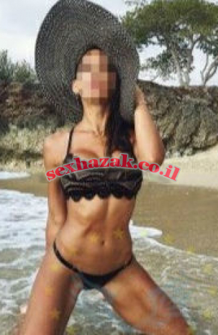 מפתה, להיכרויות רומנטיות, צמיחה נמוכה עם שדיים יפים